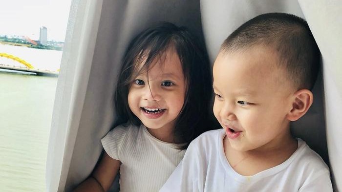 Hồ Ngọc Hà khoe ảnh 2 nhóc tỳ, tiết lộ Lisa "ăn điểm" hơn Leon ở khoản này