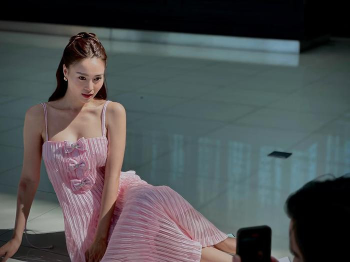 Ninh Dương Lan Ngọc bị đàn anh "bóc trần" chỉnh ảnh "méo cột"