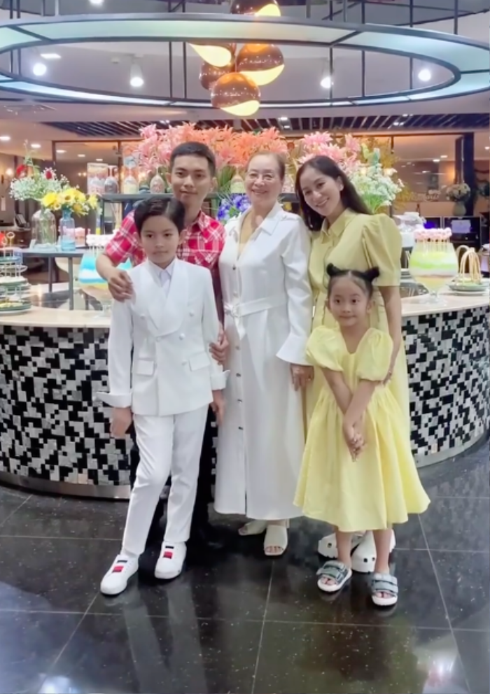 Khánh Thi tổ chức sinh nhật cho mẹ ruột, mong mỏi 1 điều khiến nhiều người đồng cảm