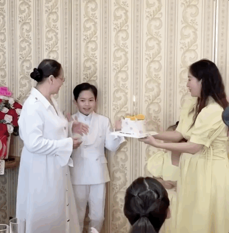 Khánh Thi tổ chức sinh nhật cho mẹ ruột, mong mỏi 1 điều khiến nhiều người đồng cảm