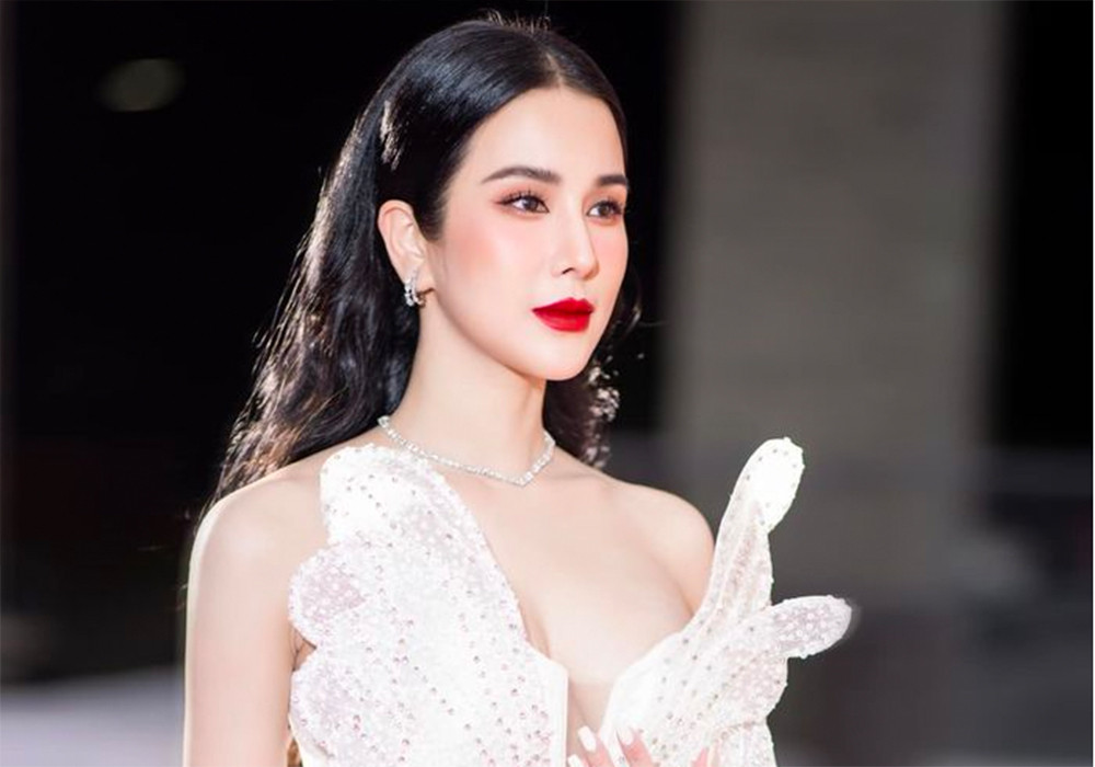 Diệp Lâm Anh viết tâm thư gửi con trai giữa ồn ào kiện tụng Diệp Lâm Anh viết tâm thư gửi con trai giữa ồn ào kiện tụng