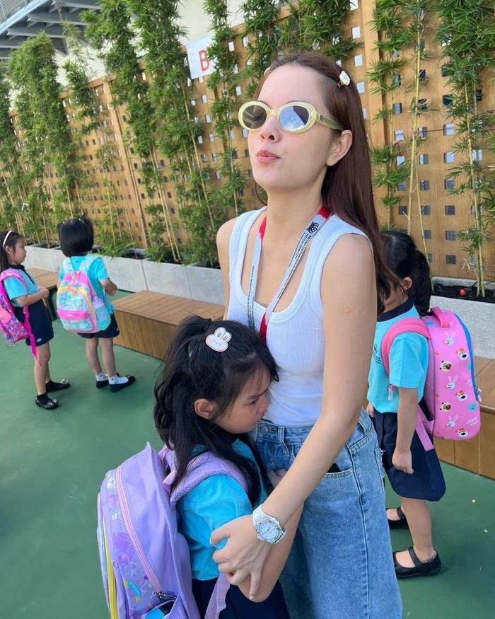 Con gái nức nở trong ngày tựu trường, Phạm Quỳnh Anh có hành động dứt khoát