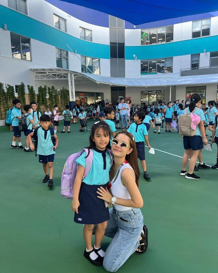 Con gái nức nở trong ngày tựu trường, Phạm Quỳnh Anh có hành động dứt khoát