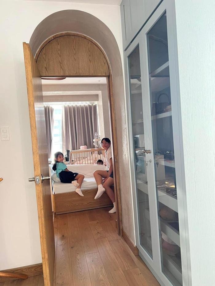 Con gái nức nở trong ngày tựu trường, Phạm Quỳnh Anh có hành động dứt khoát