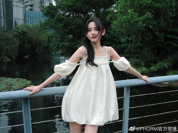 Một nữ diễn viên bị tố trốn thuế gần 150 tỷ, nhiều phim có nguy cơ "đóng băng" Một nữ diễn viên bị tố trốn thuế gần 150 tỷ, nhiều phim có nguy cơ "đóng băng"