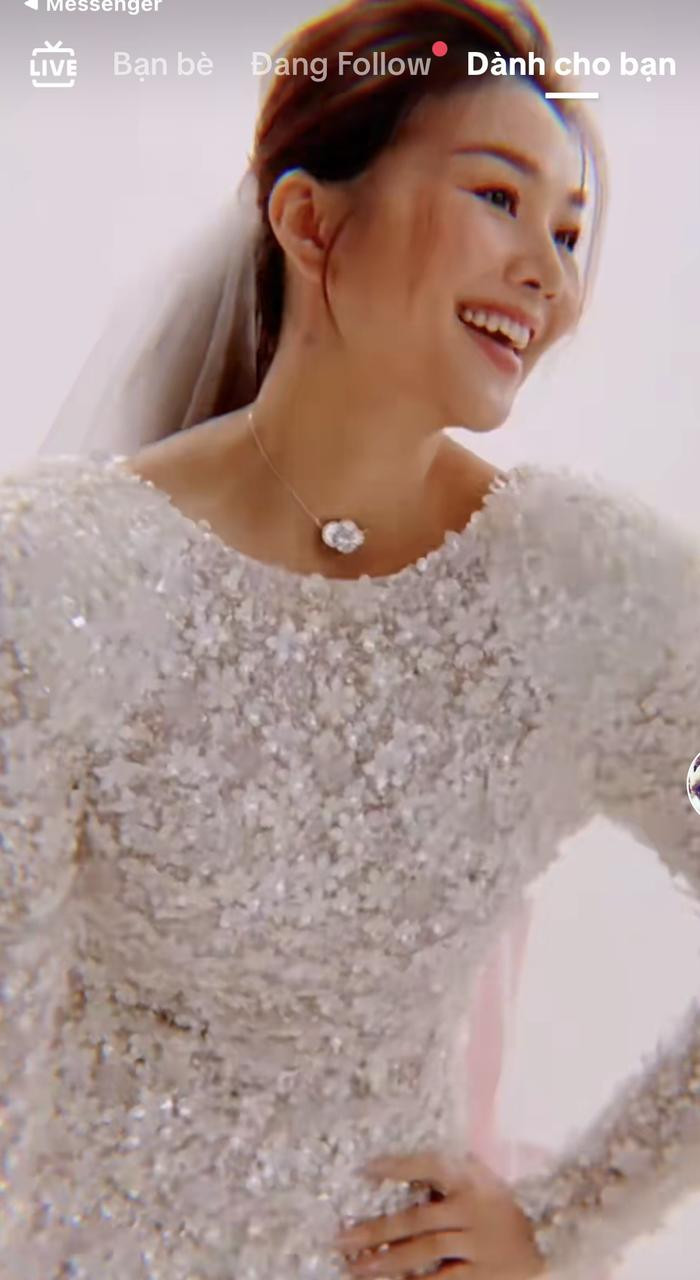 Thanh Hằng mặc váy cưới, dân tình trầm trồ vì nhan sắc cô dâu tương lai Thanh Hằng mặc váy cưới, dân tình trầm trồ vì nhan sắc cô dâu tương lai