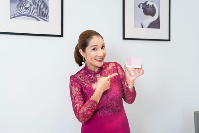 MC Cát Tường bật khóc, lần đầu lên tiếng về lùm xùm quảng cáo sai sự thật MC Cát Tường bật khóc, lần đầu lên tiếng về lùm xùm quảng cáo sai sự thật Ảnh 1