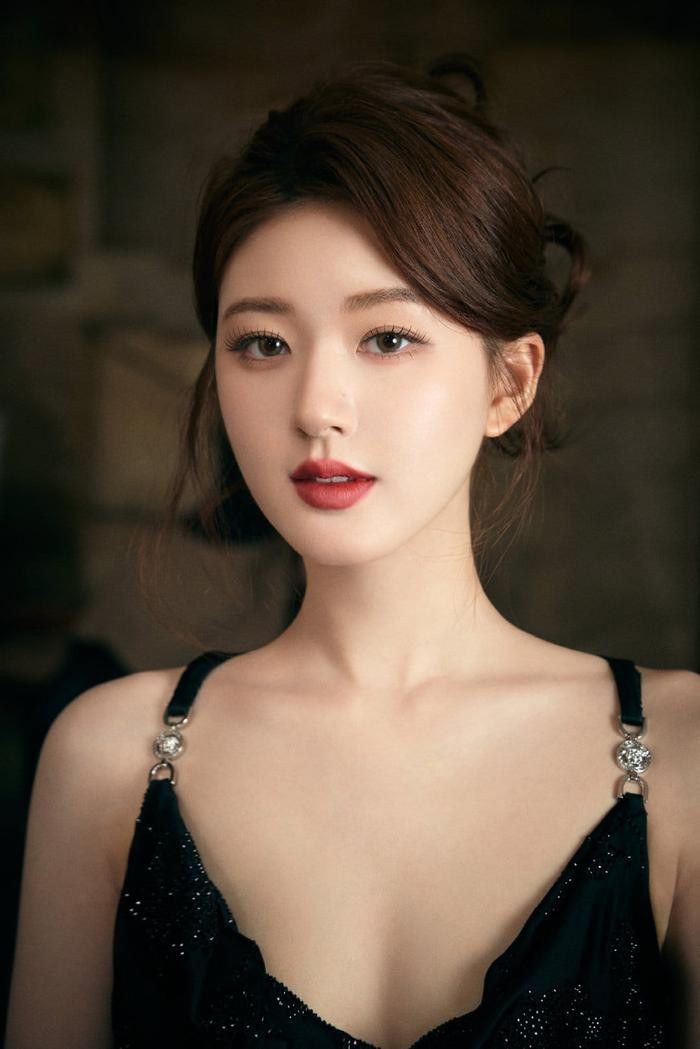 Triệu Lộ Tư công khai hẹn hò với bạn trai, danh tính nửa kia có gì mà gây chú ý? Triệu Lộ Tư công khai hẹn hò với bạn trai, danh tính nửa kia có gì mà gây chú ý?