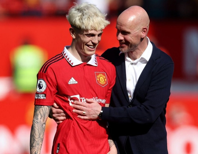Erik ten Hag tiết lộ lý do mạnh tay loại Garnacho khỏi đội hình MU Erik ten Hag tiết lộ lý do mạnh tay loại Garnacho khỏi đội hình MU