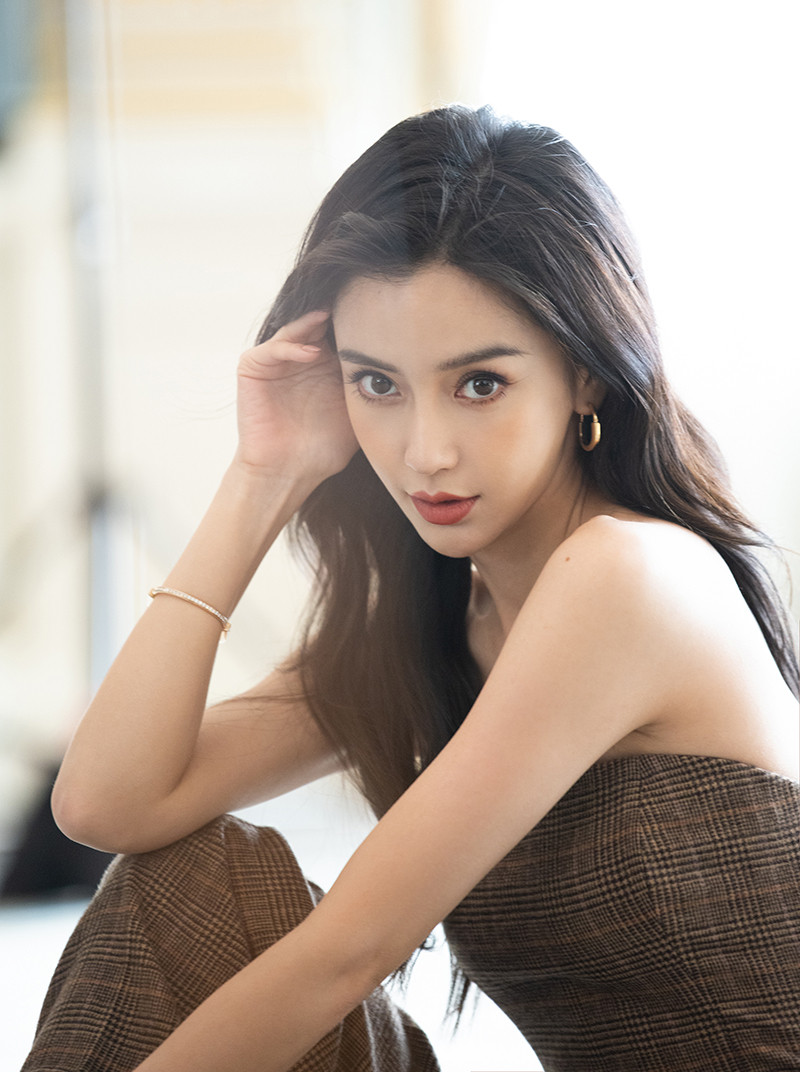 Rộ tin Angelababy bị Đài truyền hình trung ương cấm sóng vì xem Lisa biểu biễn Rộ tin Angelababy bị Đài truyền hình trung ương cấm sóng vì xem Lisa biểu biễn