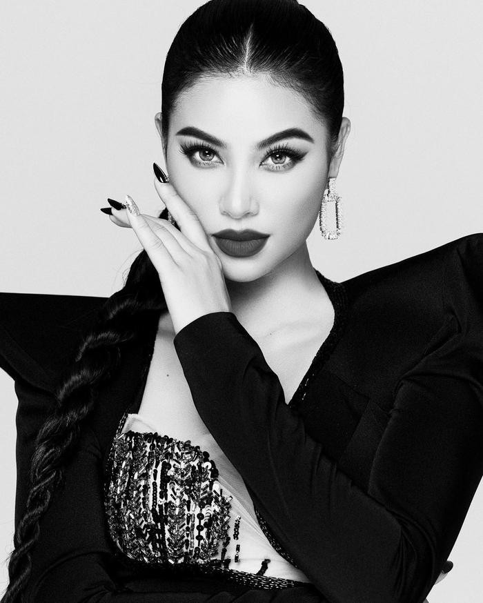 Dân tình xôn xao tin Phạm Hương đã âm thầm về nước, tất cả lộ tẩy qua 1 chữ?