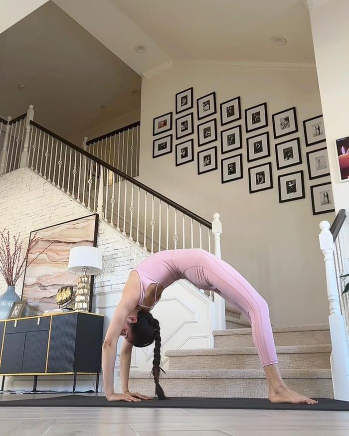 Dân tình xôn xao tin Phạm Hương đã âm thầm về nước, tất cả lộ tẩy qua 1 chữ?