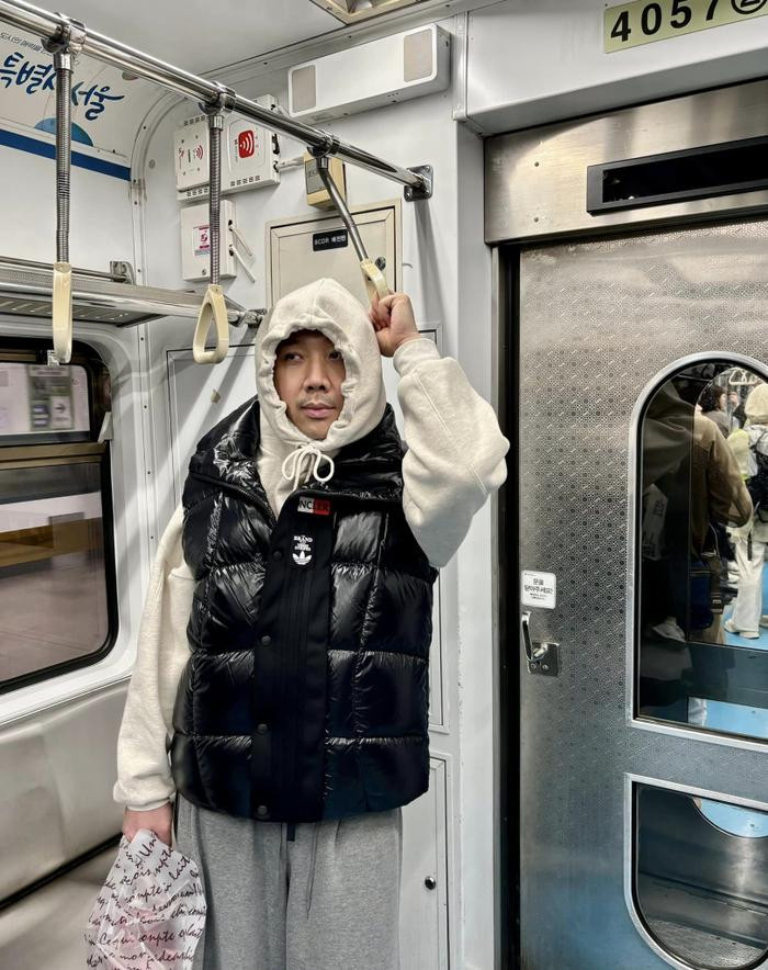 Team qua đường bắt gặp Trấn Thành với băng kín tại Hàn Quốc, nghi vấn trùng tu nhan sắc? 'Team qua đường bắt gặp Trấn Thành với băng kín tại Hàn Quốc, nghi vấn trùng tu nhan sắc? Ảnh 3