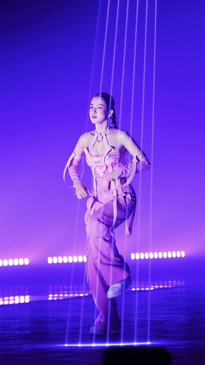 Diệp Lâm Anh bị trầm cảm cười sau biến cố hôn nhân Diệp Lâm Anh bị trầm cảm cười sau biến cố hôn nhân Ảnh 5