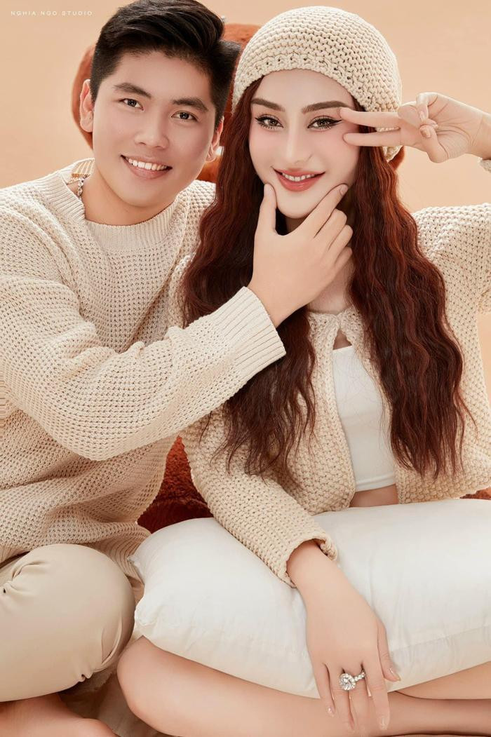 L&acirc;m Kh&aacute;nh Chi g&acirc;y sốc khi khoe ảnh kh&ocirc;ng một mảnh vải che chắn hậu thẩm mỹ Ảnh 3