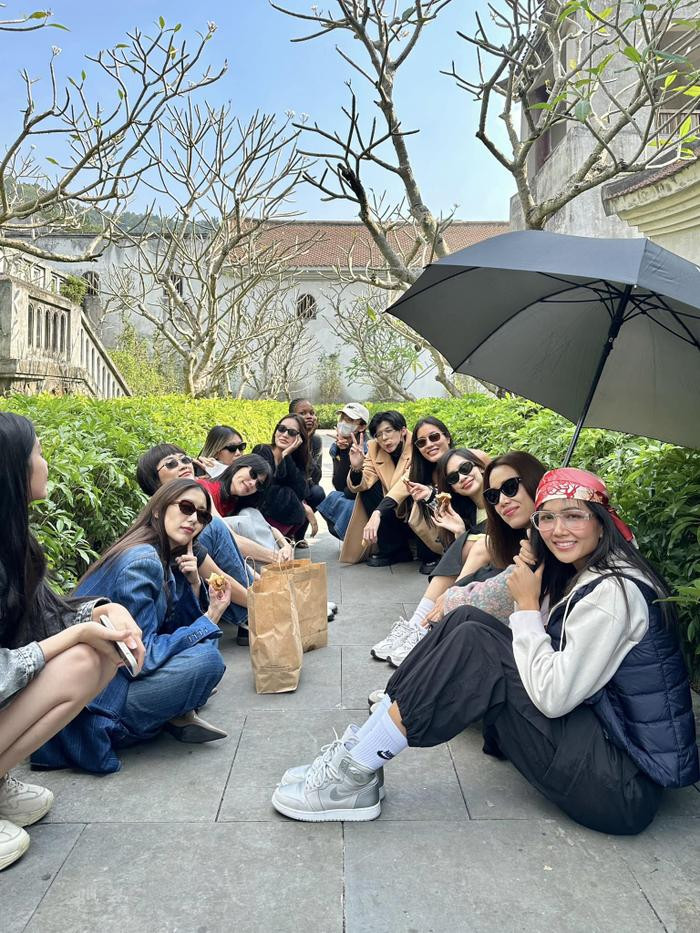 C&oacute; thể l&agrave; h&igrave;nh ảnh về 7 người