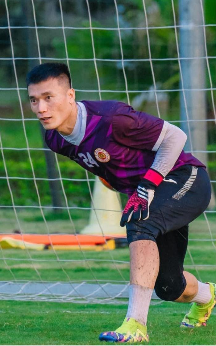 Thủ môn Bùi Tiến Dũng liệu có đến CLB HAGL của bầu Đức? Thủ môn Bùi Tiến Dũng liệu có đến CLB HAGL của bầu Đức? Ảnh 1