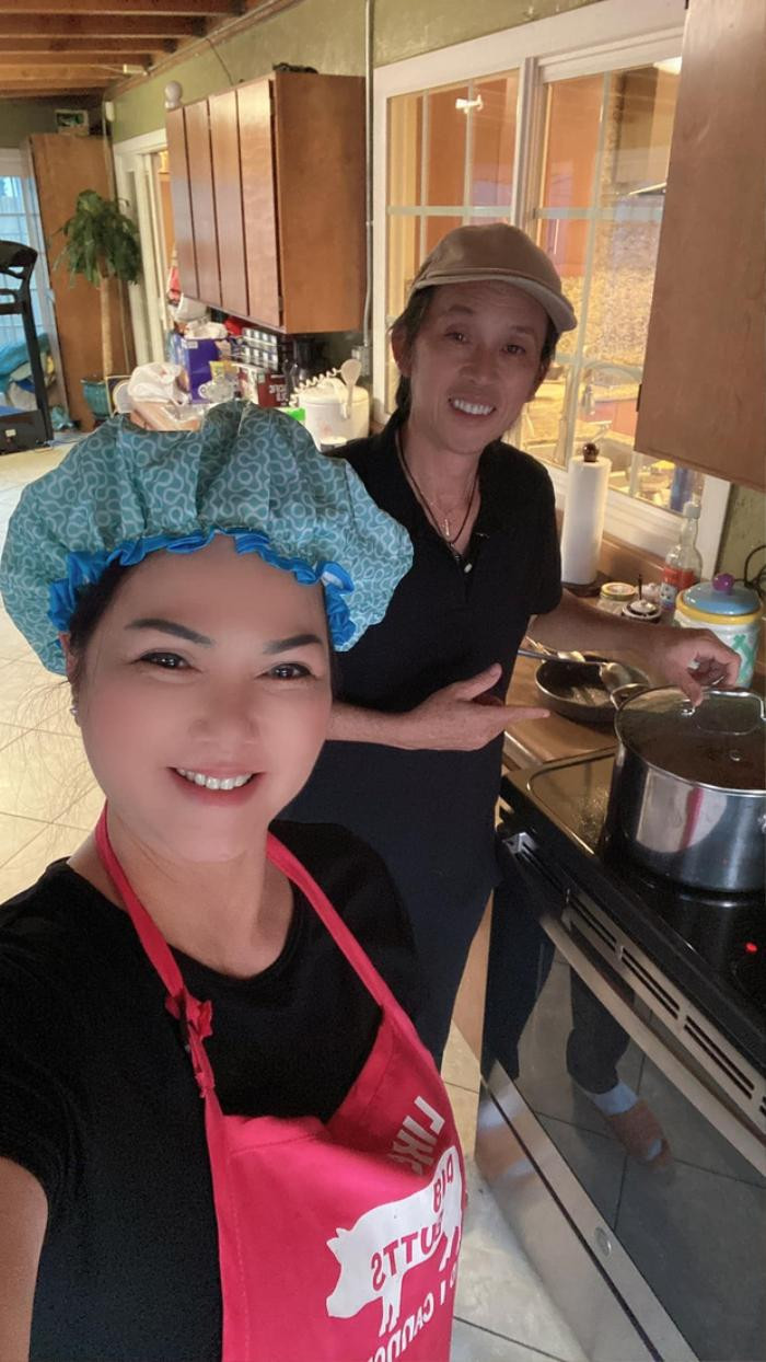 Hoài Linh làm ngay điều này với người bạn thân quá cố sau khi sang Mỹ Hoài Linh làm ngay điều này với người bạn thân quá cố sau khi sang Mỹ Ảnh 3