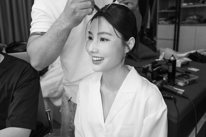 Lễ gia ti&ecirc;n Diễm My 9X: D&agrave;n ph&ugrave; d&acirc;u tụ họp từ sớm, c&ocirc; d&acirc;u khoe visual xinh đẹp Ảnh 2