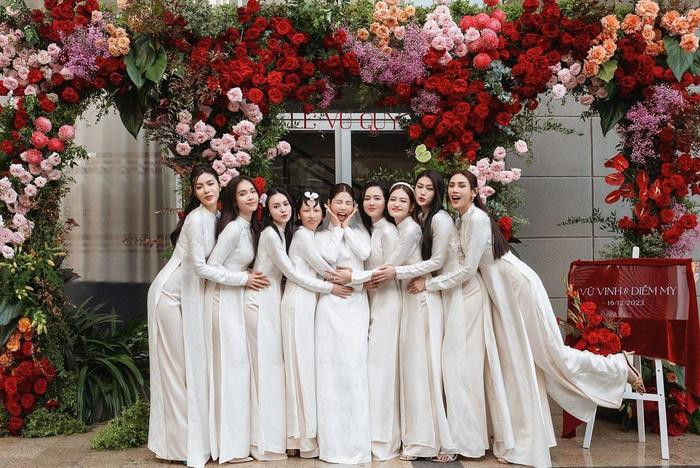 Trang Hý lên tiếng về hình ảnh lạc lõng trong dàn phù dâu đám hỏi Diễm My 9X Trang Hý lên tiếng về hình ảnh lạc lõng trong dàn phù dâu đám hỏi Diễm My 9X Ảnh 1