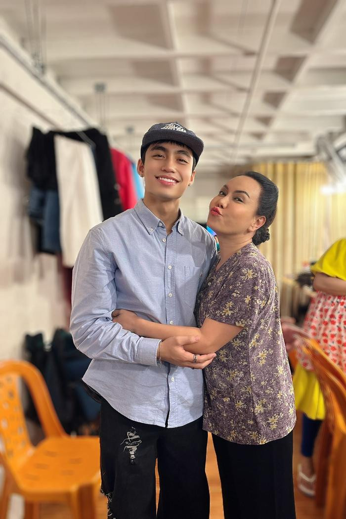 Việt Hương nói điều bất ngờ về thái độ em trai Sơn Tùng khi gặp mặt Việt Hương nói điều bất ngờ về thái độ em trai Sơn Tùng khi gặp mặt Ảnh 1