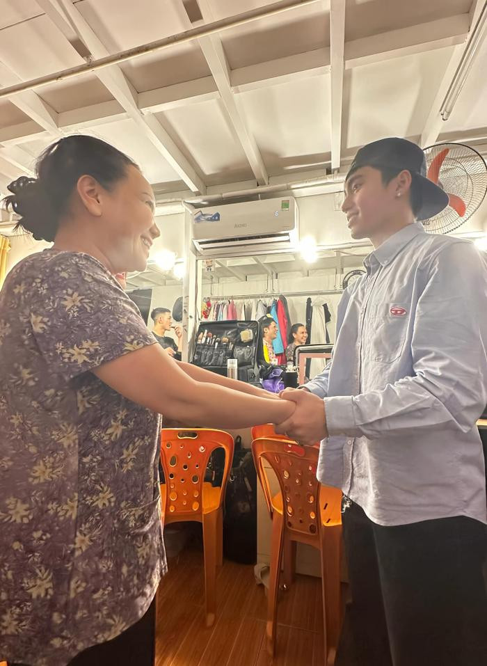 Việt Hương nói điều bất ngờ về thái độ em trai Sơn Tùng khi gặp mặt Việt Hương nói điều bất ngờ về thái độ em trai Sơn Tùng khi gặp mặt Ảnh 3