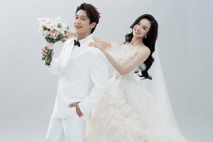 C&oacute; thể l&agrave; h&igrave;nh ảnh về 2 người v&agrave; đ&aacute;m cưới