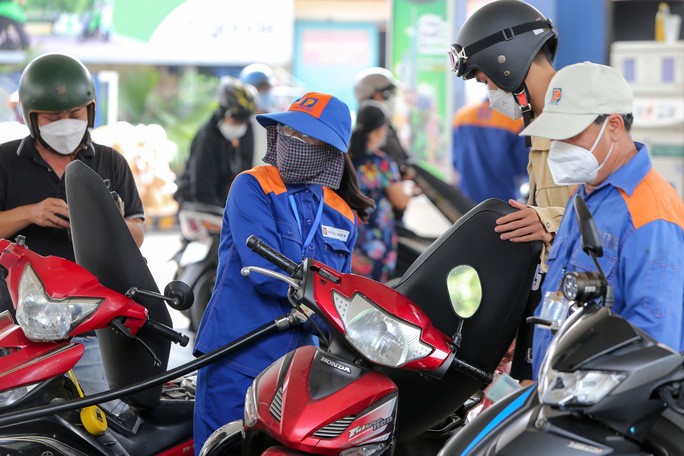 Như vậy, tính trong năm 2022, giá nhiên liệu đã trải qua 34 lần điều chỉnh giá, trong đó có 17 lần tăng, 16 lần giảm và một lần giữ nguyên