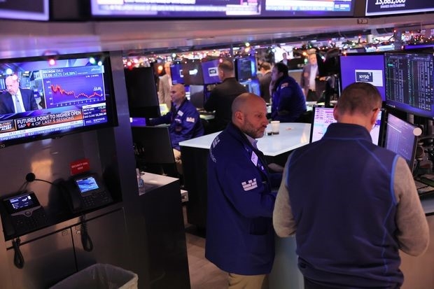 Thị trường chứng khoán thế giới ngày 6/1: Dow Jones giảm hơn 300 điểm