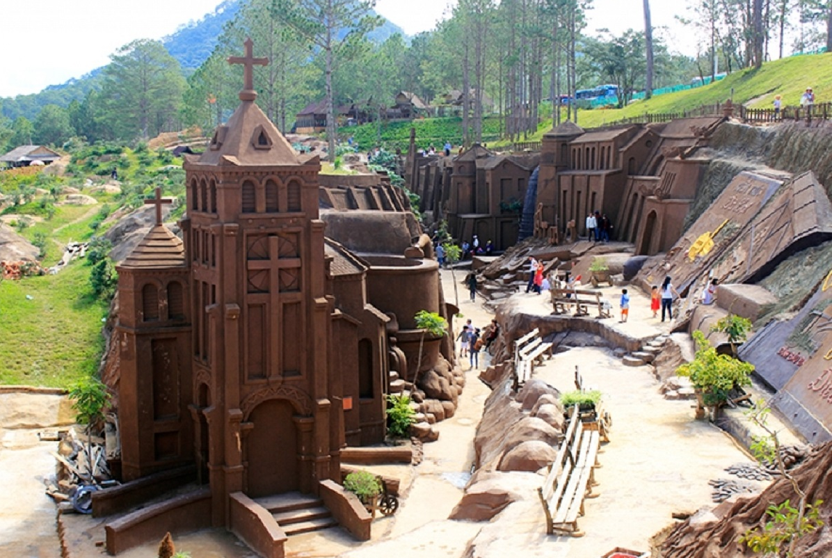 Thú vị đường hầm đất sét ở Đà Lạt Thú vị đường hầm đất sét ở Đà Lạt