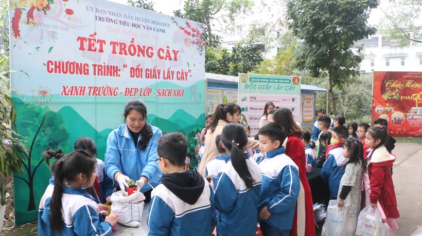 Nâng cao ý thức bảo vệ môi trường từ mô hình 'Đổi giấy lấy cây' Nâng cao ý thức bảo vệ môi trường từ mô hình 'Đổi giấy lấy cây' ảnh 1