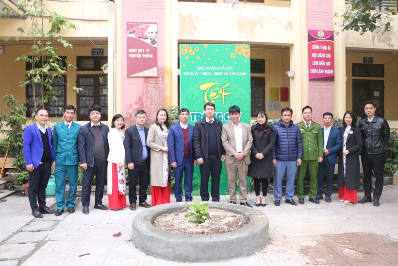 Nâng cao ý thức bảo vệ môi trường từ mô hình 'Đổi giấy lấy cây' Nâng cao ý thức bảo vệ môi trường từ mô hình 'Đổi giấy lấy cây' ảnh 4