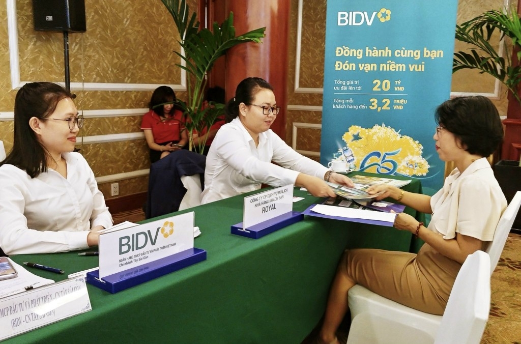 Tin ngân hàng ngày 22/8: 10 doanh nghiệp lĩnh vực du lịch được vay ưu đãi gần 635 tỷ đồng Tin ngân hàng ngày 22/8: 10 doanh nghiệp lĩnh vực du lịch được vay ưu đãi gần 635 tỷ đồng