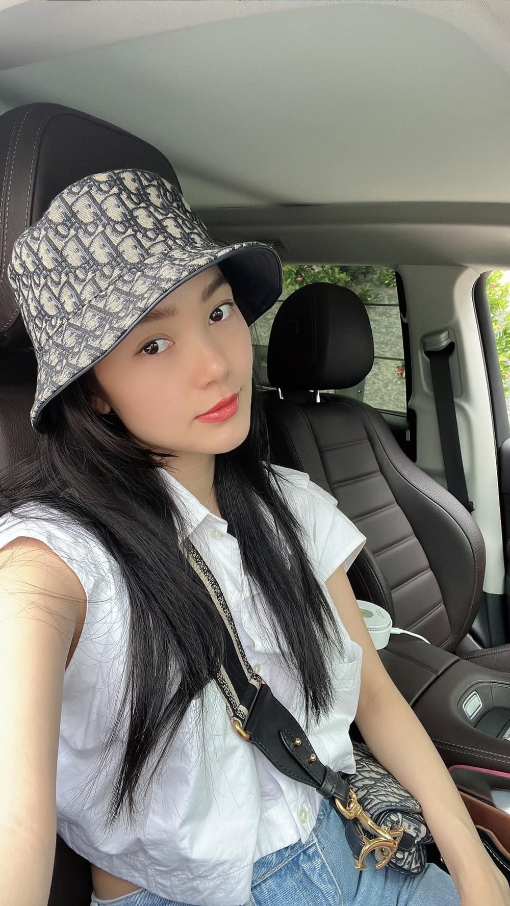 Sao Việt hôm nay 23/8: Minh Hằng sống trong nhung lụa sau khi kết hôn