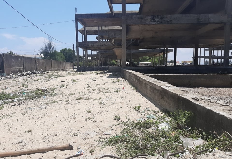 Tin bất động sản ngày 24/8: Khu đô thị nghỉ dưỡng Vinconstec-Huế "xây chui" rồi bỏ hoang hơn 10 năm Tin bất động sản ngày 24/8: Khu đô thị nghỉ dưỡng Vinconstec-Huế "xây chui" rồi bỏ hoang hơn 10 năm