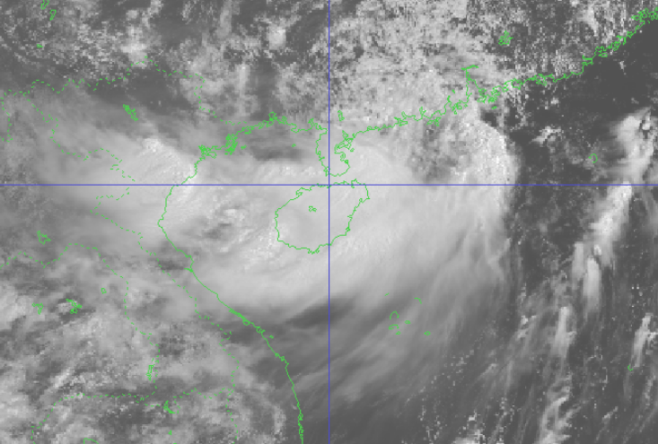 Bão số 3: Bắn pháo hiệu cảnh báo, sẵn sàng sơ tán người dân khỏi vùng nguy hiểm