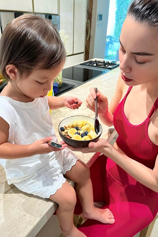 Sao Việt hôm nay 27/8: Phương Trinh Jolie mặc "táo bạo" mừng sinh nhật chồng