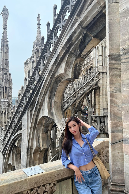 Sao Việt hôm nay 2/9: Kim Hiền thuê họa sĩ vẽ lại chân dung mẹ