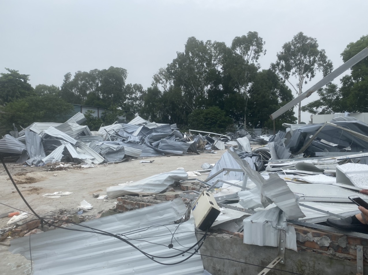 Tây Mỗ - Hà Nội: Cưỡng chế phá dỡ nhà xưởng xây dựng trái phép trên đất quy hoạch