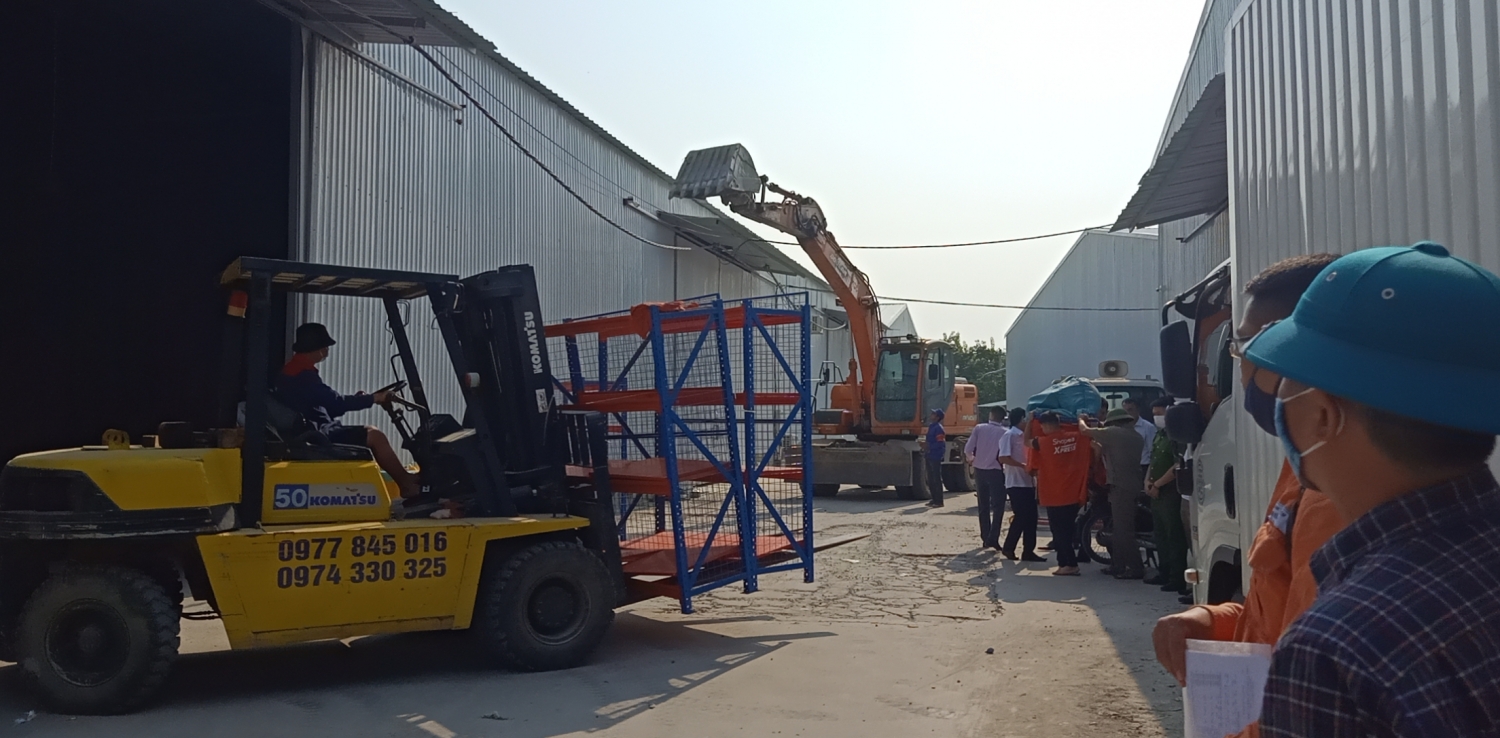 Tây Mỗ - Hà Nội: Cưỡng chế phá dỡ nhà xưởng xây dựng trái phép trên đất quy hoạch