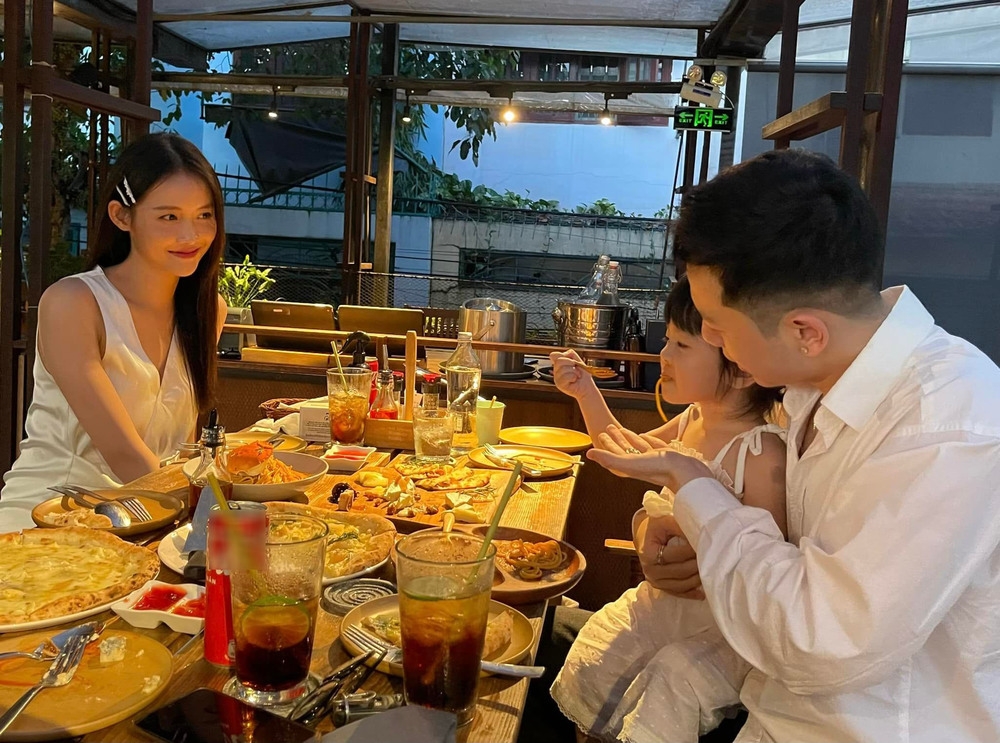 Sao Việt hôm nay 9/9: Việt Hương xúc động khi trao tặng những kỷ vật của cố NS Chí Tài cho đàn em