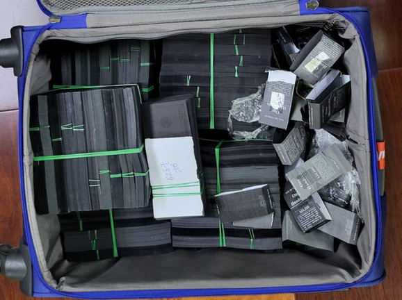 Tin ngân hàng nổi bật trong tuần qua: Phát hiện, ngăn chặn xuất lậu 1 triệu USD nhuộm đen ra nước ngoài Tin ngân hàng nổi bật trong tuần qua: Phát hiện, ngăn chặn xuất lậu 1 triệu USD nhuộm đen ra nước ngoài