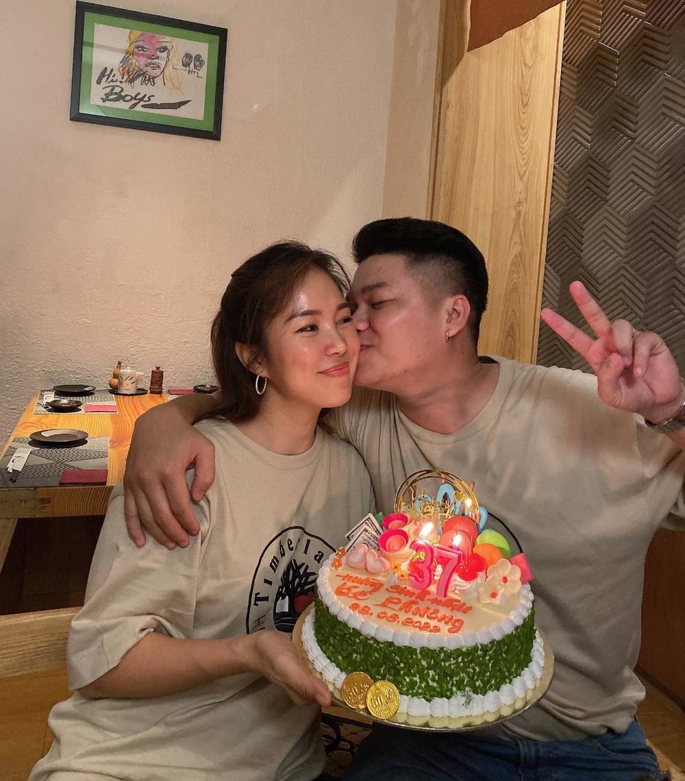 Sao Việt hôm nay 23/9: Thiếu gia Phillip Nguyễn tung ảnh ngọt ngào, gọi Linh Rin là "vợ sắp cưới" Sao Việt hôm nay 23/9: Thiếu gia Phillip Nguyễn tung ảnh ngọt ngào, gọi Linh Rin là "vợ sắp cưới"