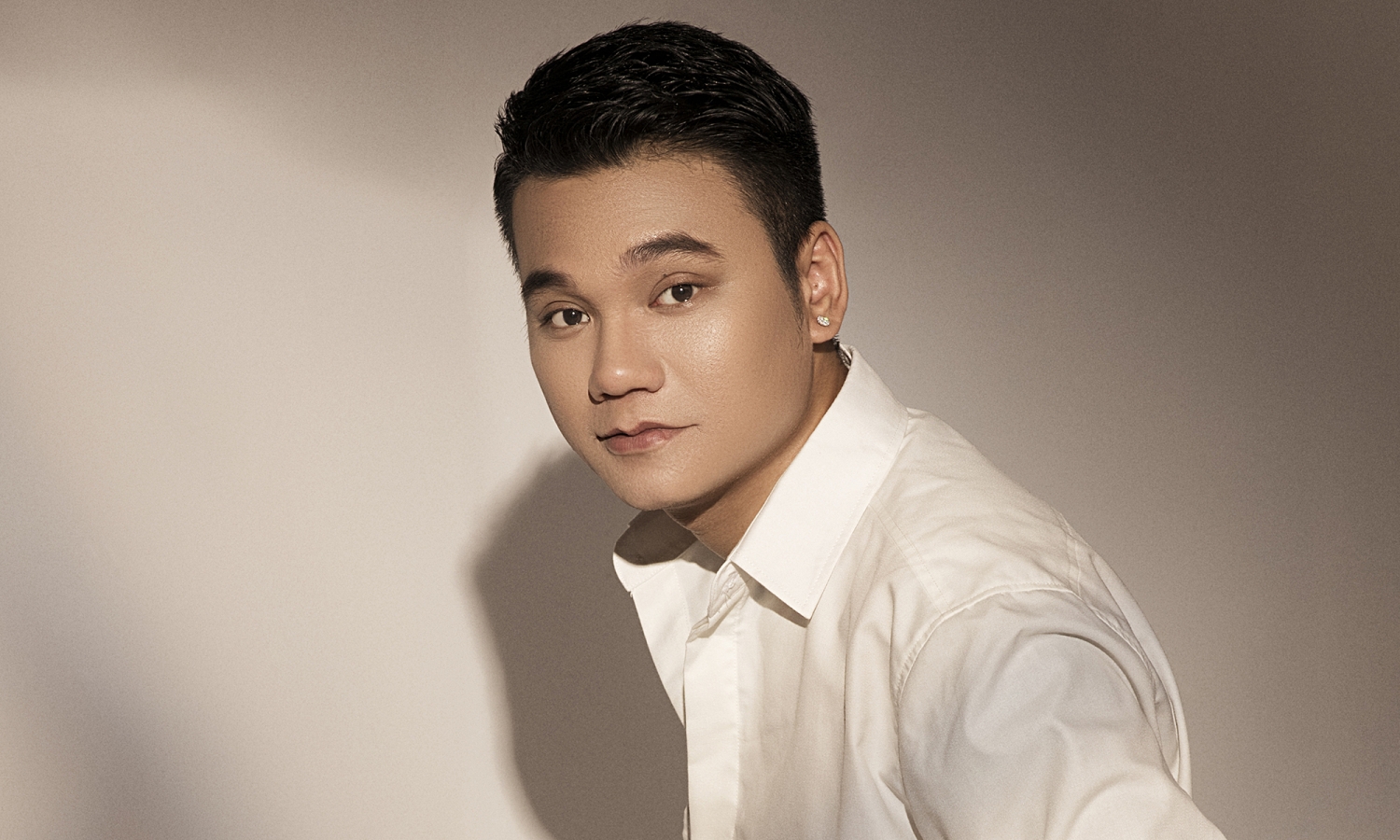 Sao Việt hôm nay 28/9: Khắc Việt ủng hộ miền Trung 500 triệu đồng Sao Việt hôm nay 28/9: Khắc Việt ủng hộ miền Trung 500 triệu đồng