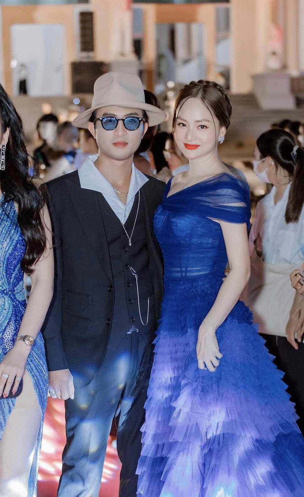 Sao Việt hôm nay 28/9: Khắc Việt ủng hộ miền Trung 500 triệu đồng Sao Việt hôm nay 28/9: Khắc Việt ủng hộ miền Trung 500 triệu đồng