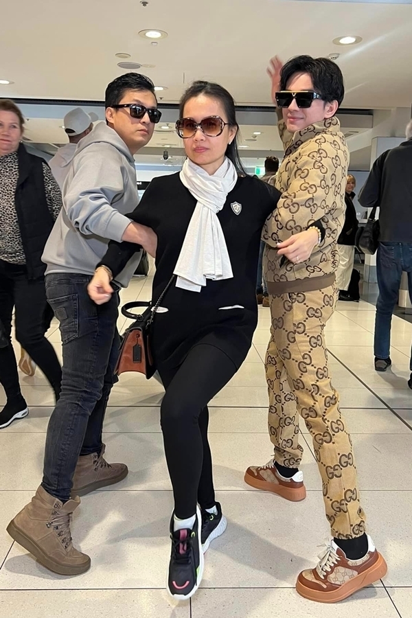 Sao Việt hôm nay 1/10: Hà Hồ suýt gặp nạn vì con trai quấy phá buổi chụp hình Sao Việt hôm nay 1/10: Hà Hồ suýt gặp nạn vì con trai quấy phá buổi chụp hình