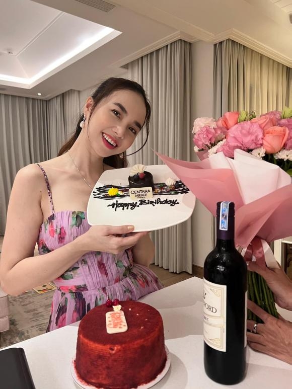 Sao Việt hôm nay 12/10: Vì sao Hồ Ngọc Hà hủy show ở Mỹ? Sao Việt hôm nay 12/10: Vì sao Hồ Ngọc Hà hủy show ở Mỹ?