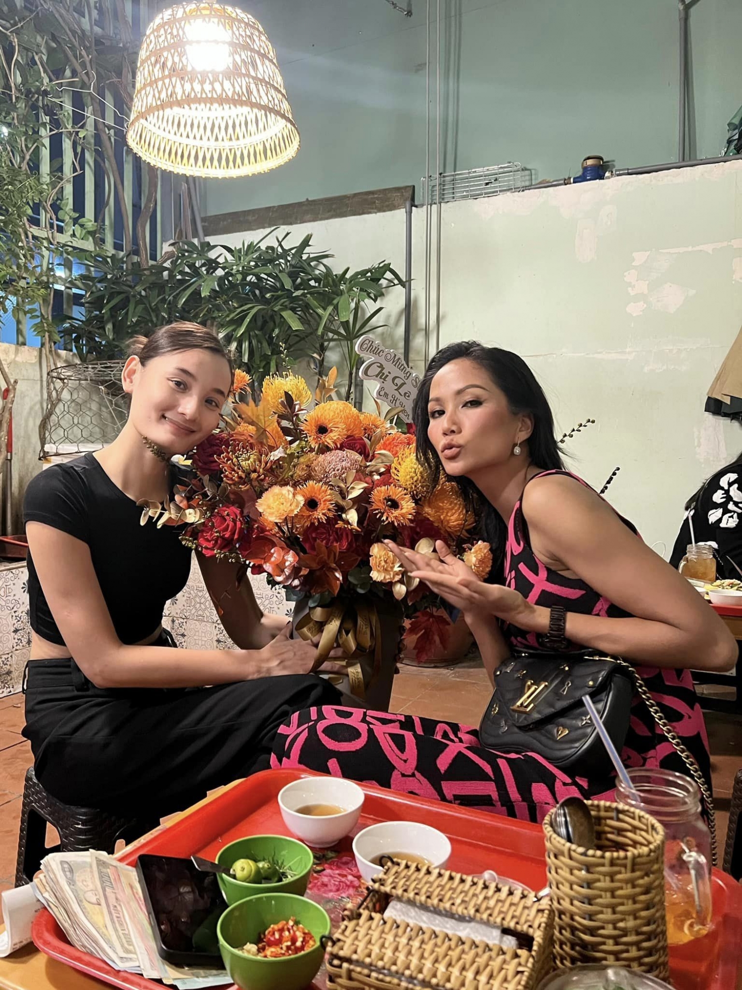 Sao Việt hôm nay 14/10: Cựu mẫu Phan Như Thảo nghĩ đến cuộc sống về hưu bên chồng đại gia Đức An Sao Việt hôm nay 14/10: Cựu mẫu Phan Như Thảo nghĩ đến cuộc sống về hưu bên chồng đại gia Đức An