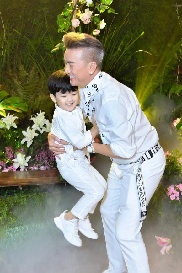 Sao Việt hôm nay 18/10: Đàm Vĩnh Hưng tiết lộ về "mẹ" của con trai Sao Việt hôm nay 18/10: Đàm Vĩnh Hưng tiết lộ về "mẹ" của con trai