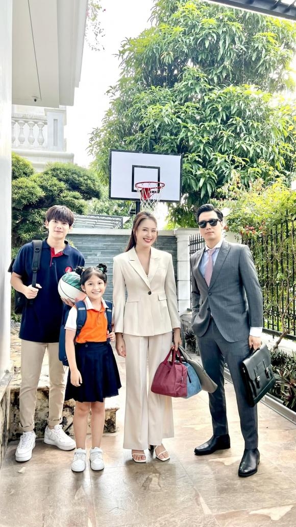 Sao Việt hôm nay 20/10: Hari Won vừa về Việt Nam liền bị mẹ hỏi chuyện bầu bí